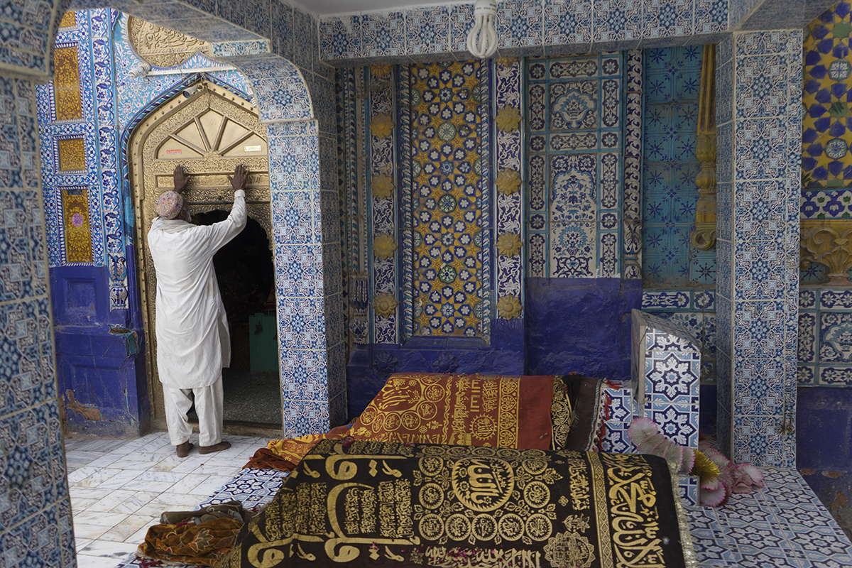 Worshippers at the Shrine of Sachal Sarmast, Pakistan